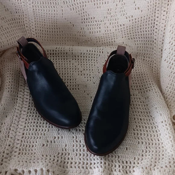 [ Naot Aura Kamsin Black Raven & Taupe Two Tone Leather Ankle Booties ] 39 | 8 - Picture 5 of 15